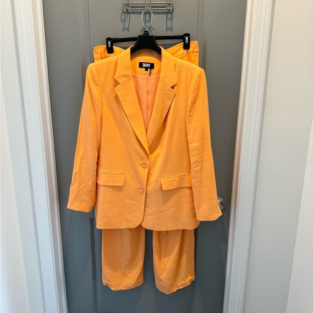 DKNY Pant suit in pale orange